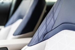 Lexus UX200 2019 года  (MY)